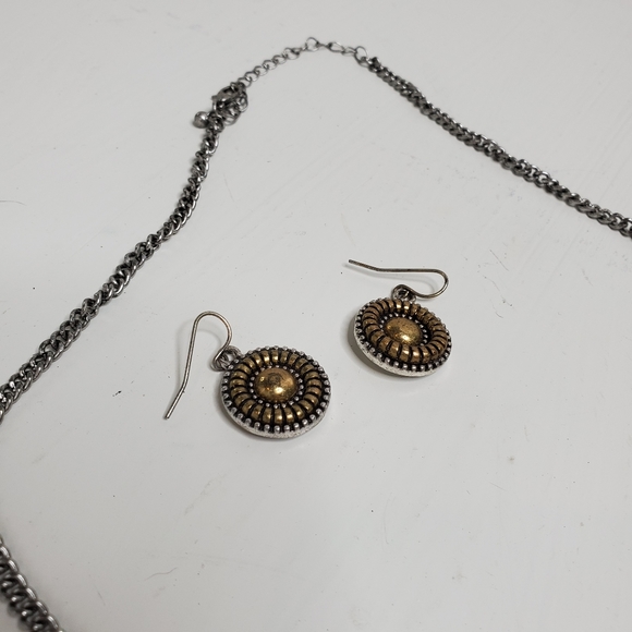 Silver/Gold Earring and Necklace Set - Picture 5 of 12
